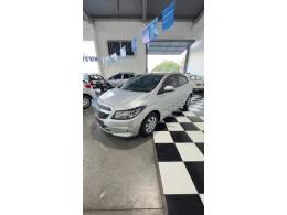 CHEVROLET - ONIX - 2018/2019 - Prata - R$ 53.900,00