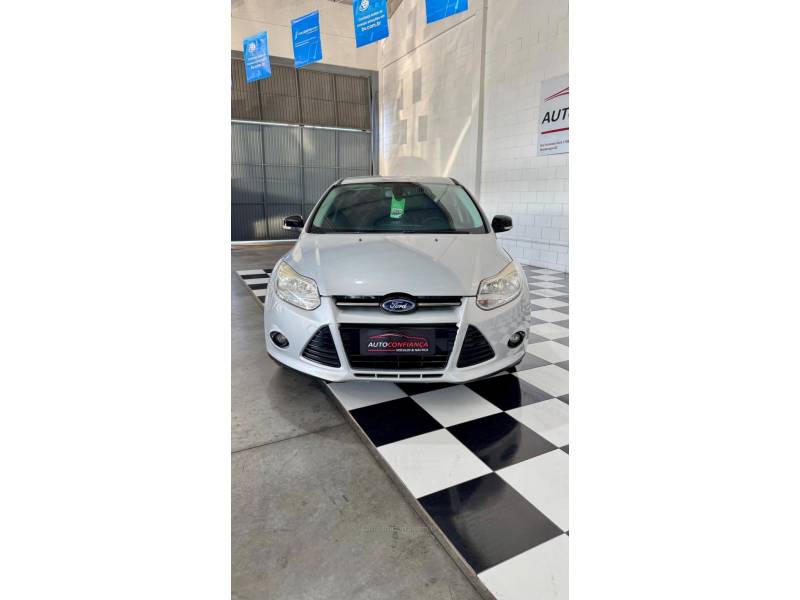 FORD - FOCUS - 2014/2015 - Prata - R$ 59.900,00