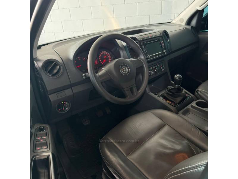 VOLKSWAGEN - AMAROK - 2014/2015 - Preta - R$ 95.900,00