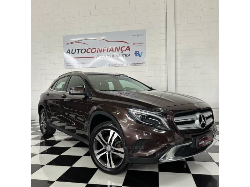 MERCEDES-BENZ - GLA 200 - 2017/2017 - Marrom - R$ 124.900,00