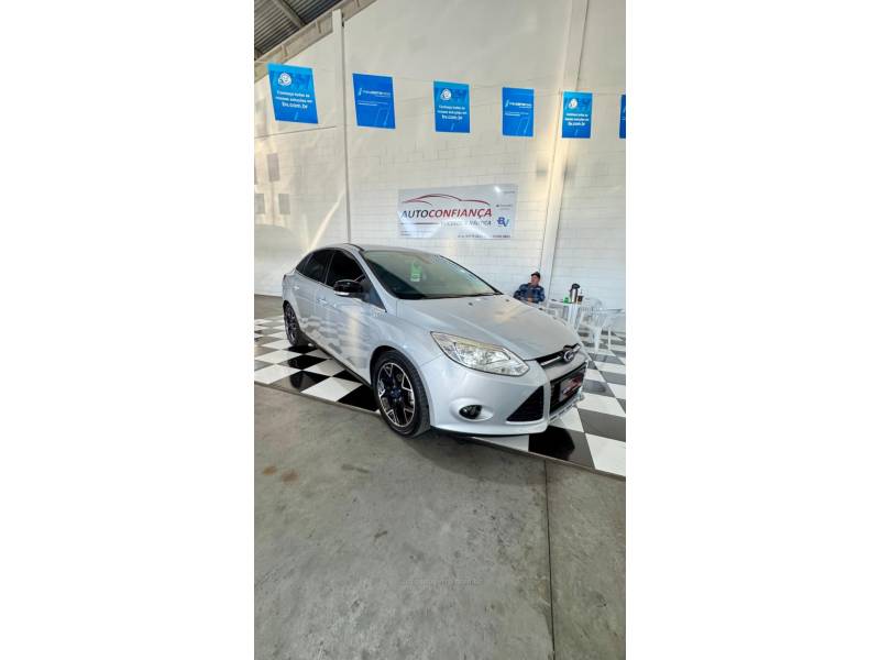 FORD - FOCUS - 2014/2015 - Prata - R$ 59.900,00