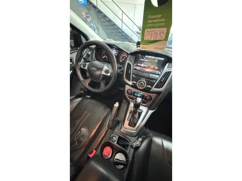 FORD - FOCUS - 2014/2015 - Prata - R$ 59.900,00