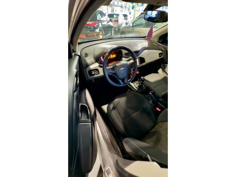 CHEVROLET - ONIX - 2018/2019 - Prata - R$ 53.900,00