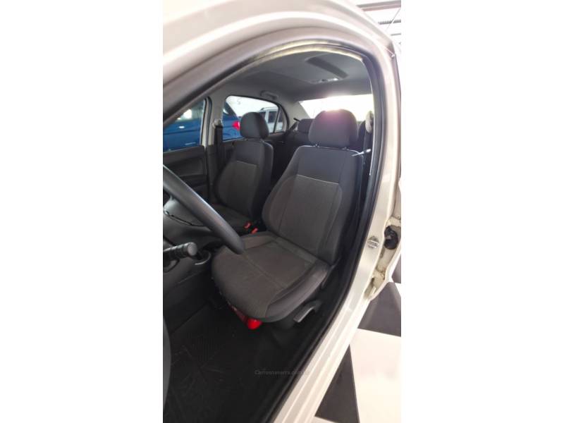 VOLKSWAGEN - VOYAGE - 2014/2014 - Prata - R$ 43.900,00