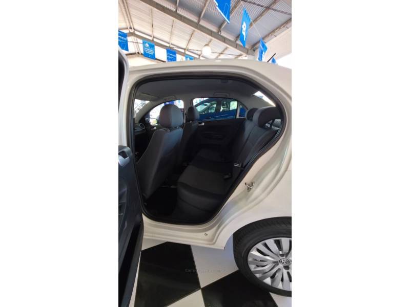 VOLKSWAGEN - VOYAGE - 2014/2014 - Prata - R$ 43.900,00