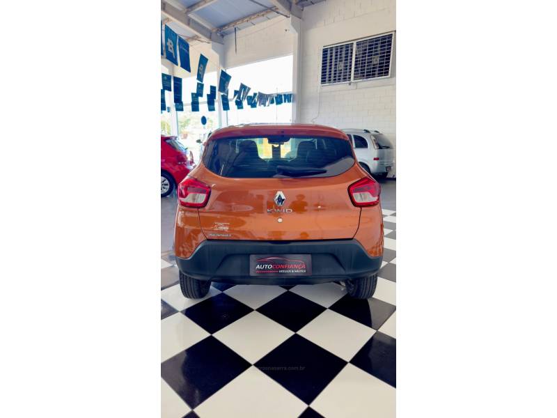RENAULT - KWID - 2018/2018 - Laranja - R$ 42.900,00