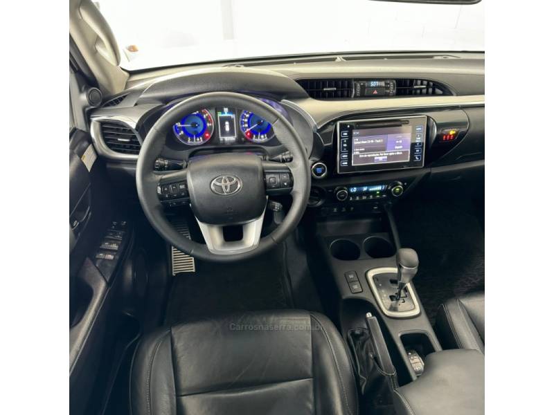 TOYOTA - HILUX - 2018/2018 - Branca - R$ 199.900,00