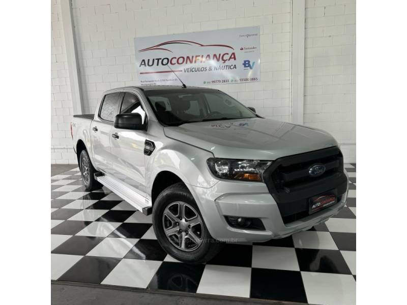 FORD - RANGER - 2017/2018 - Prata - R$ 129.900,00