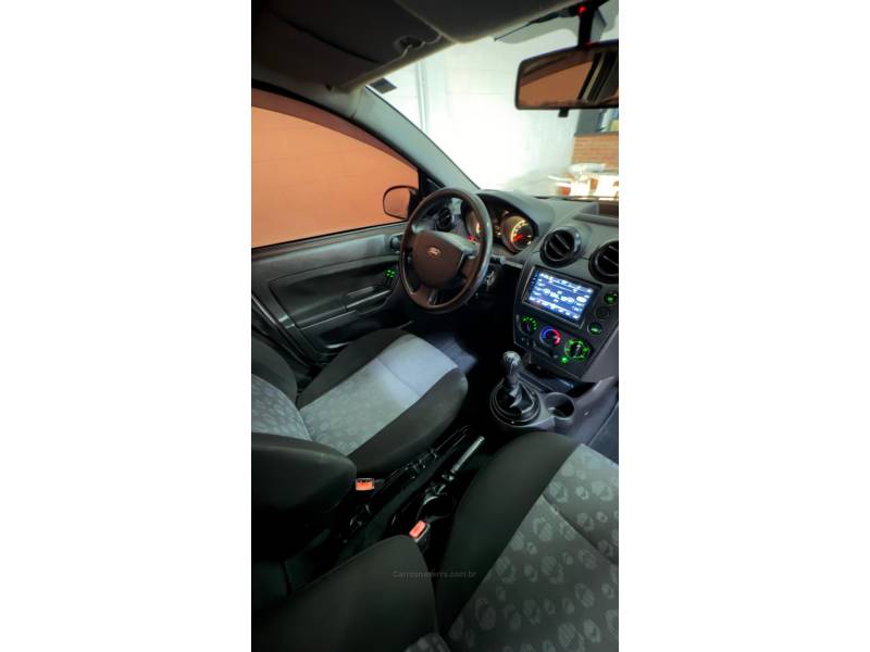 FORD - FIESTA - 2012/2012 - Prata - R$ 34.900,00