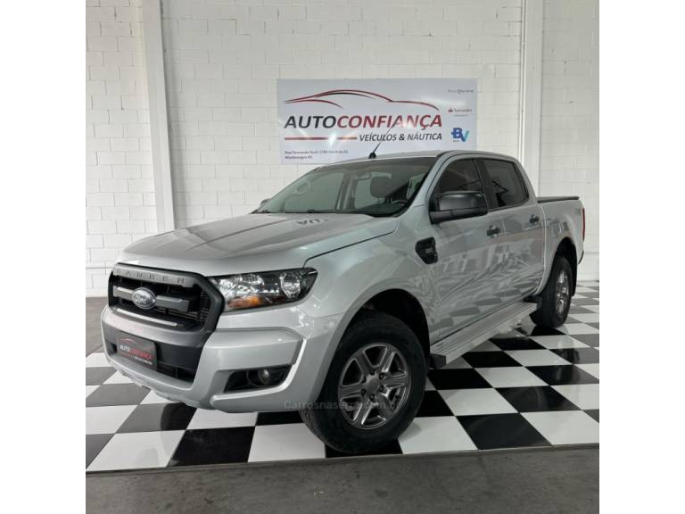 FORD - RANGER - 2017/2018 - Prata - R$ 129.900,00