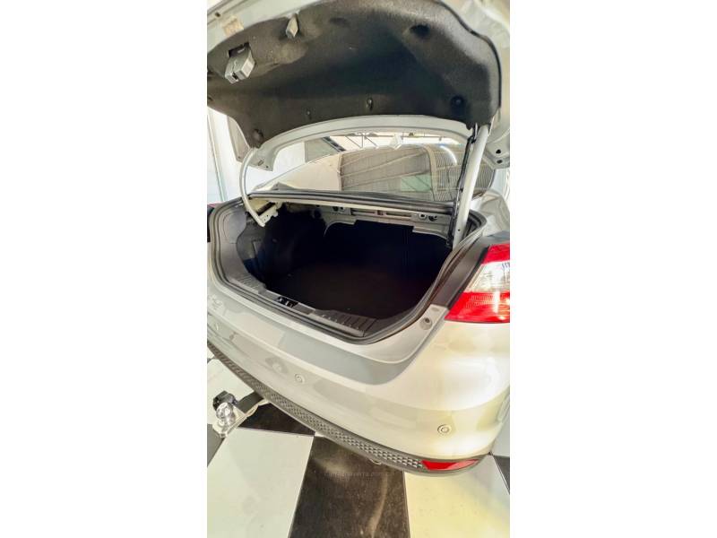FORD - FOCUS - 2014/2015 - Prata - R$ 59.900,00