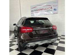 MERCEDES-BENZ - GLA 200 - 2017/2017 - Marrom - R$ 124.900,00