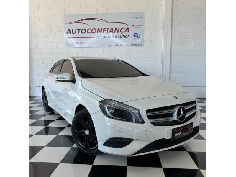 MERCEDES-BENZ - A 200 - 2013/2014 - Branca - R$ 89.900,00