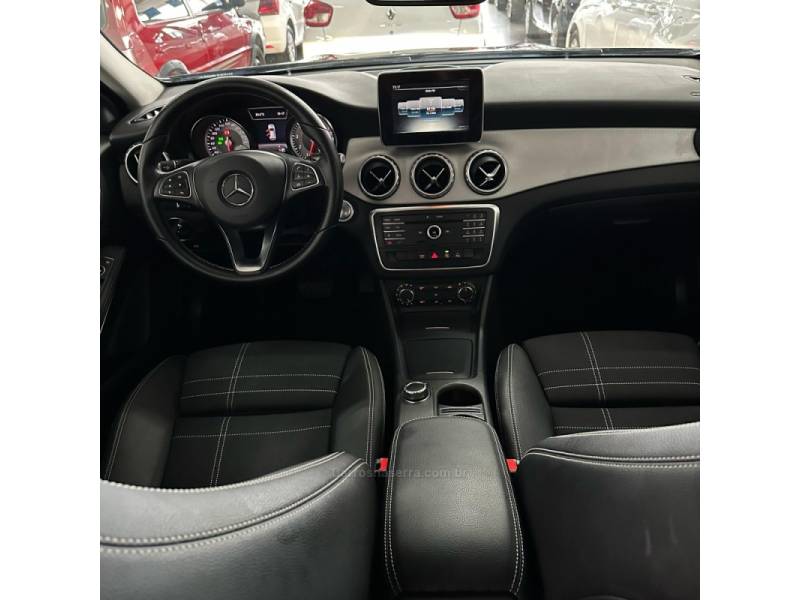 MERCEDES-BENZ - GLA 200 - 2017/2017 - Marrom - R$ 124.900,00