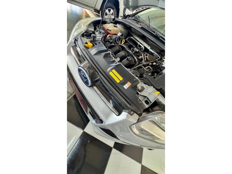 FORD - FOCUS - 2014/2015 - Prata - R$ 59.900,00