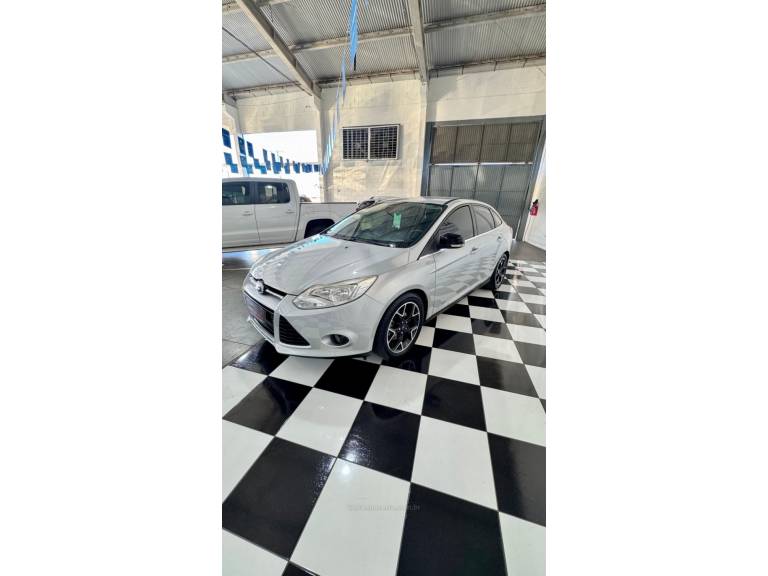 FORD - FOCUS - 2014/2015 - Prata - R$ 59.900,00