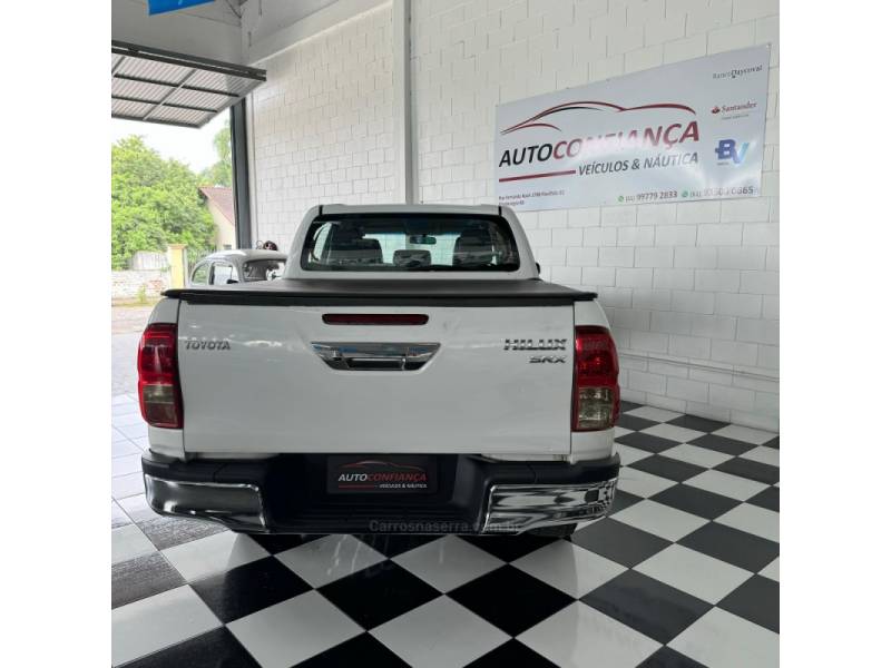 TOYOTA - HILUX - 2018/2018 - Branca - R$ 199.900,00