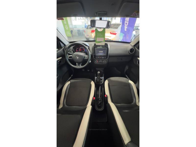 RENAULT - KWID - 2018/2018 - Laranja - R$ 42.900,00