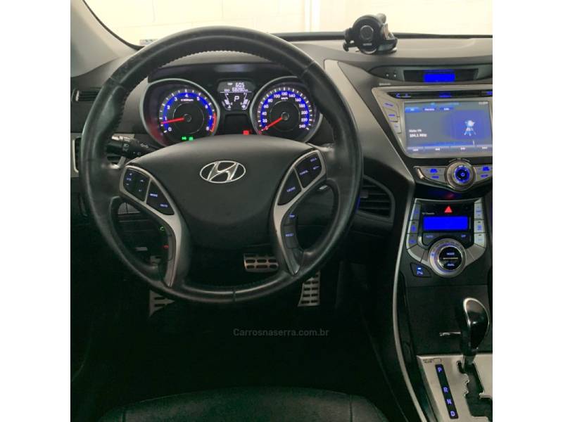 HYUNDAI - ELANTRA - 2013/2014 - Prata - R$ 69.900,00