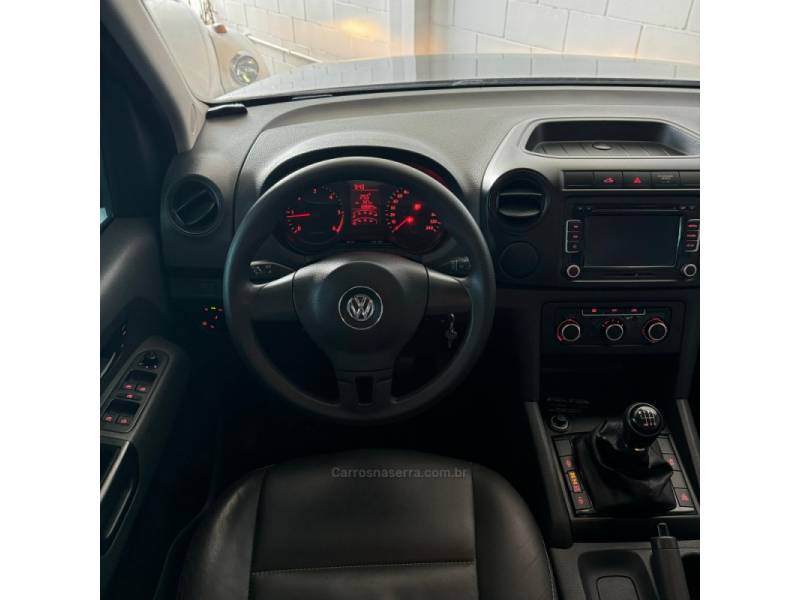 VOLKSWAGEN - AMAROK - 2014/2015 - Preta - R$ 95.900,00