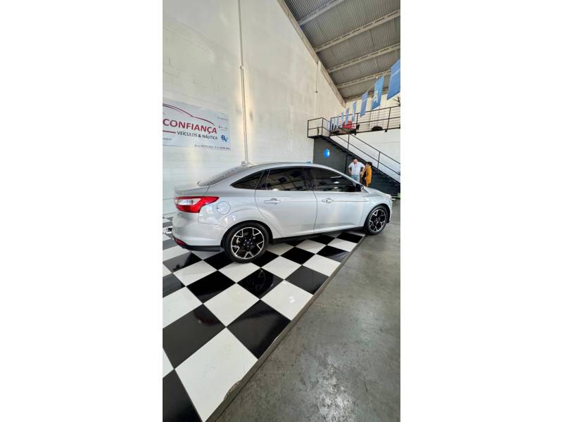 FORD - FOCUS - 2014/2015 - Prata - R$ 59.900,00