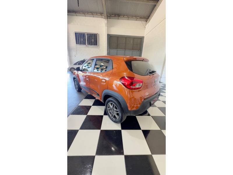 RENAULT - KWID - 2018/2018 - Laranja - R$ 42.900,00
