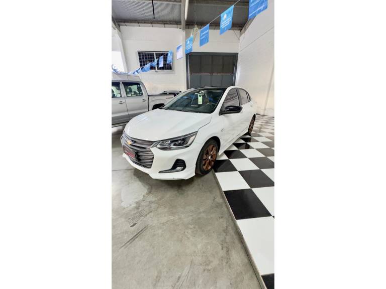 CHEVROLET - ONIX - 2024/2024 - Branca - R$ 106.900,00