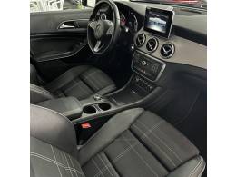 MERCEDES-BENZ - GLA 200 - 2017/2017 - Marrom - R$ 124.900,00