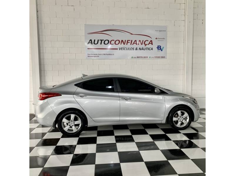 HYUNDAI - ELANTRA - 2013/2014 - Prata - R$ 69.900,00