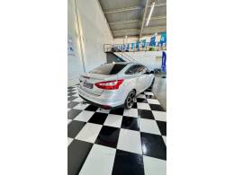 FORD - FOCUS - 2014/2015 - Prata - R$ 59.900,00