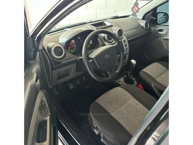 FORD - FIESTA - 2014/2014 - Preta - R$ 39.900,00