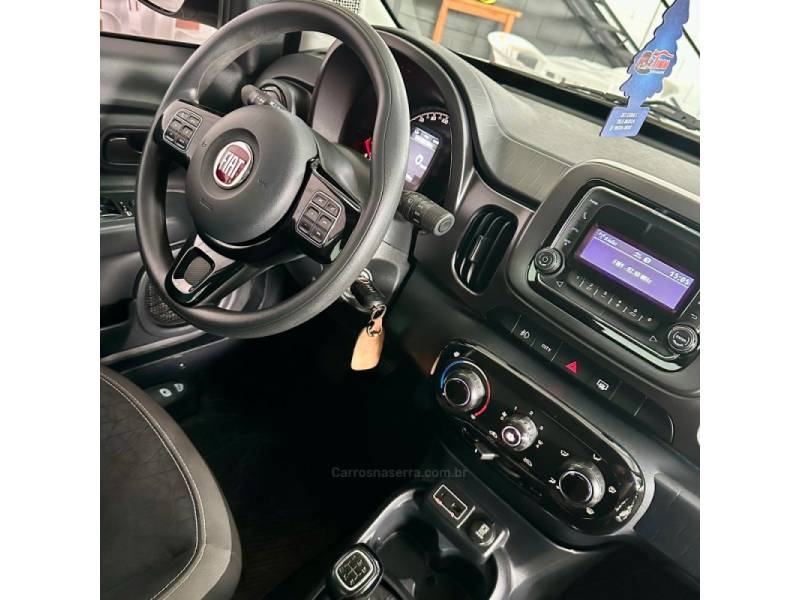 FIAT - MOBI - 2017/2018 - Branca - R$ 44.900,00