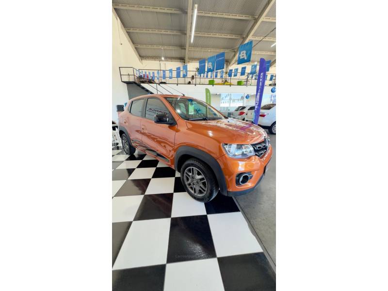 RENAULT - KWID - 2018/2018 - Laranja - R$ 42.900,00