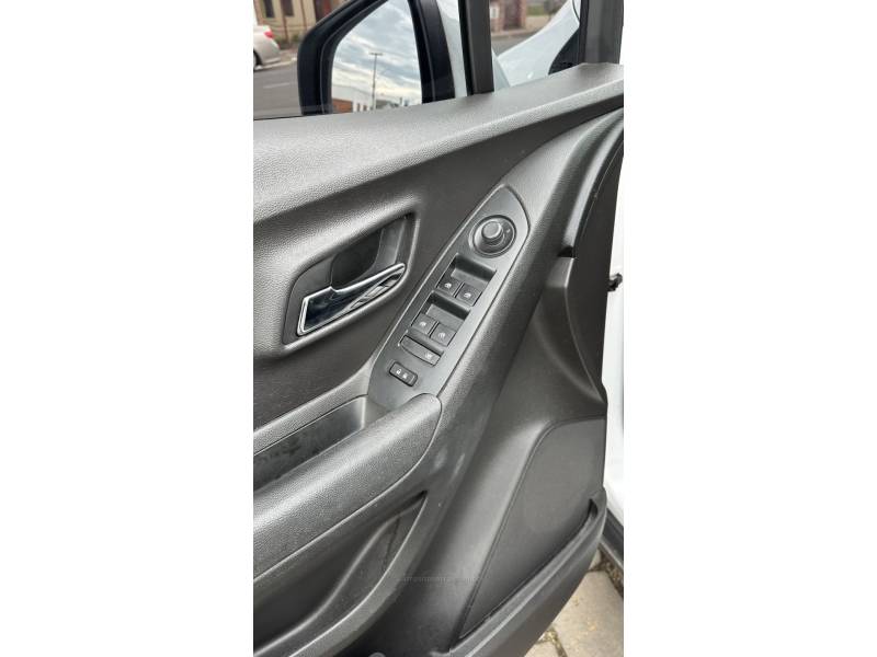 CHEVROLET - TRACKER - 2018/2018 - Branca - R$ 95.900,00