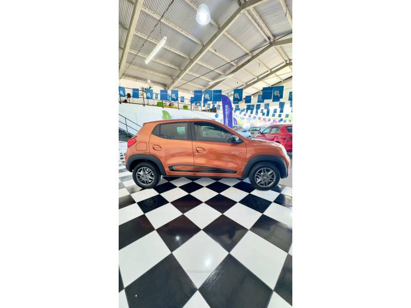 RENAULT - KWID - 2018/2018 - Laranja - R$ 42.900,00