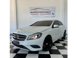 MERCEDES-BENZ - A 200 - 2013/2014 - Branca - R$ 89.900,00