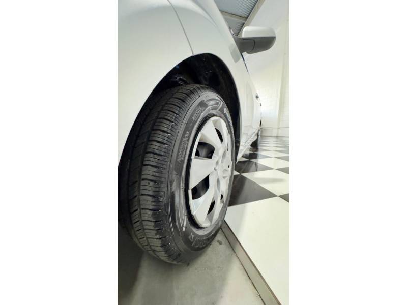 CHEVROLET - ONIX - 2018/2019 - Prata - R$ 53.900,00