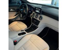 MERCEDES-BENZ - A 200 - 2013/2014 - Branca - R$ 89.900,00