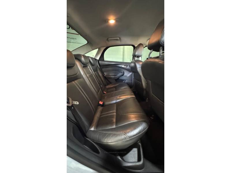 FORD - FOCUS - 2014/2015 - Prata - R$ 59.900,00