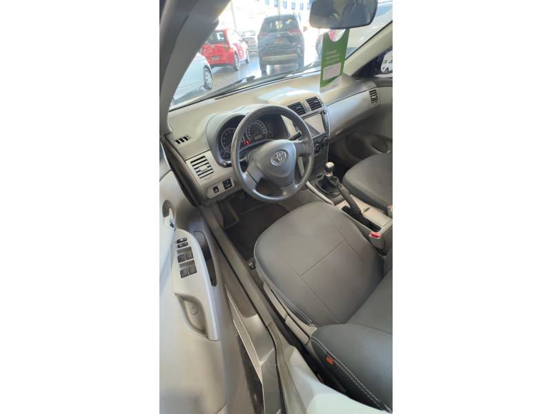 TOYOTA - COROLLA - 2012/2012 - Prata - R$ 64.900,00