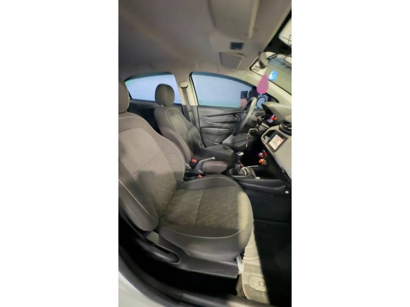 CHEVROLET - ONIX - 2018/2019 - Prata - R$ 53.900,00