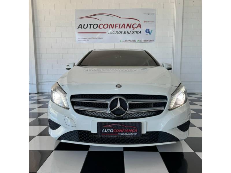 MERCEDES-BENZ - A 200 - 2013/2014 - Branca - R$ 89.900,00