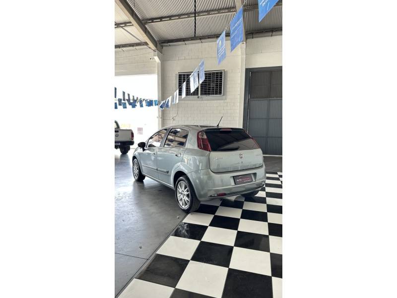 FIAT - PUNTO - 2011/2012 - Cinza - R$ 39.900,00